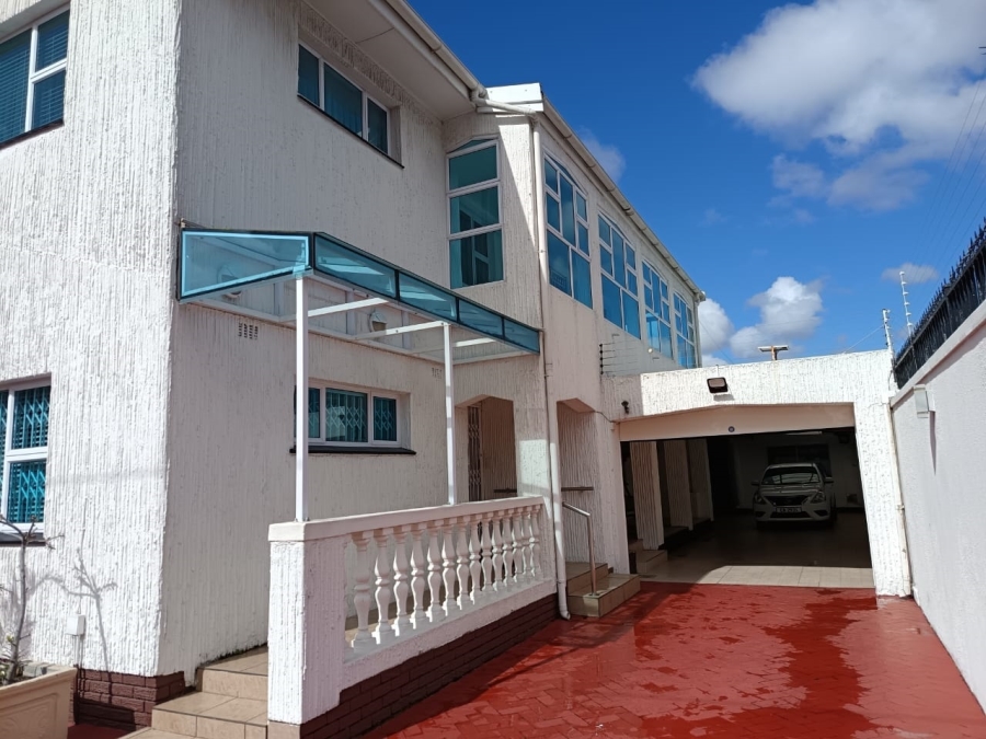 6 Bedroom Property for Sale in Athlone Western Cape